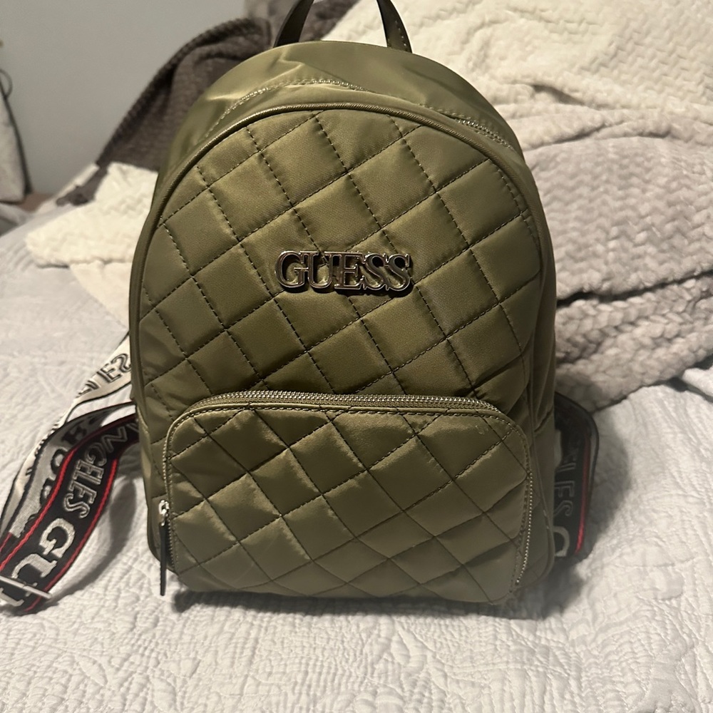 Guess Backpack used for 1 week in cali like new condition